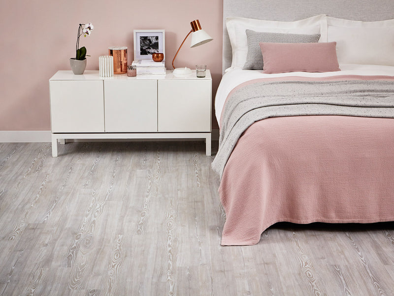 Amtico White Ash Luxury Click Smart Modern White Oak effect Vinyl LVT Flooring With Integrated Underlay